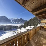 Σαλέ With Access, Neukirchen *