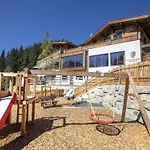 Σαλέ With Access, Neukirchen